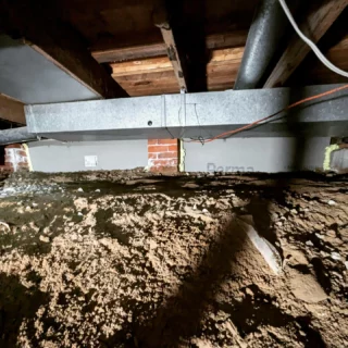 tight access crawlspace encapsulation in burlington! 🪖⛏️

#foundationrepair #foundationrepairspecialists #foundationreplacement #structuralfoundationrepair #basementfoundationrepair #basementwaterproofing #burlingtonfoundationrepair #since1975